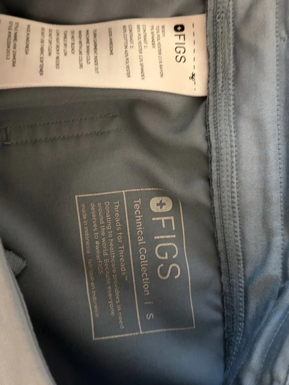 FIGS Dusty Blue Scrub Set - Top & Jogger Pants - Picture 4 of 9